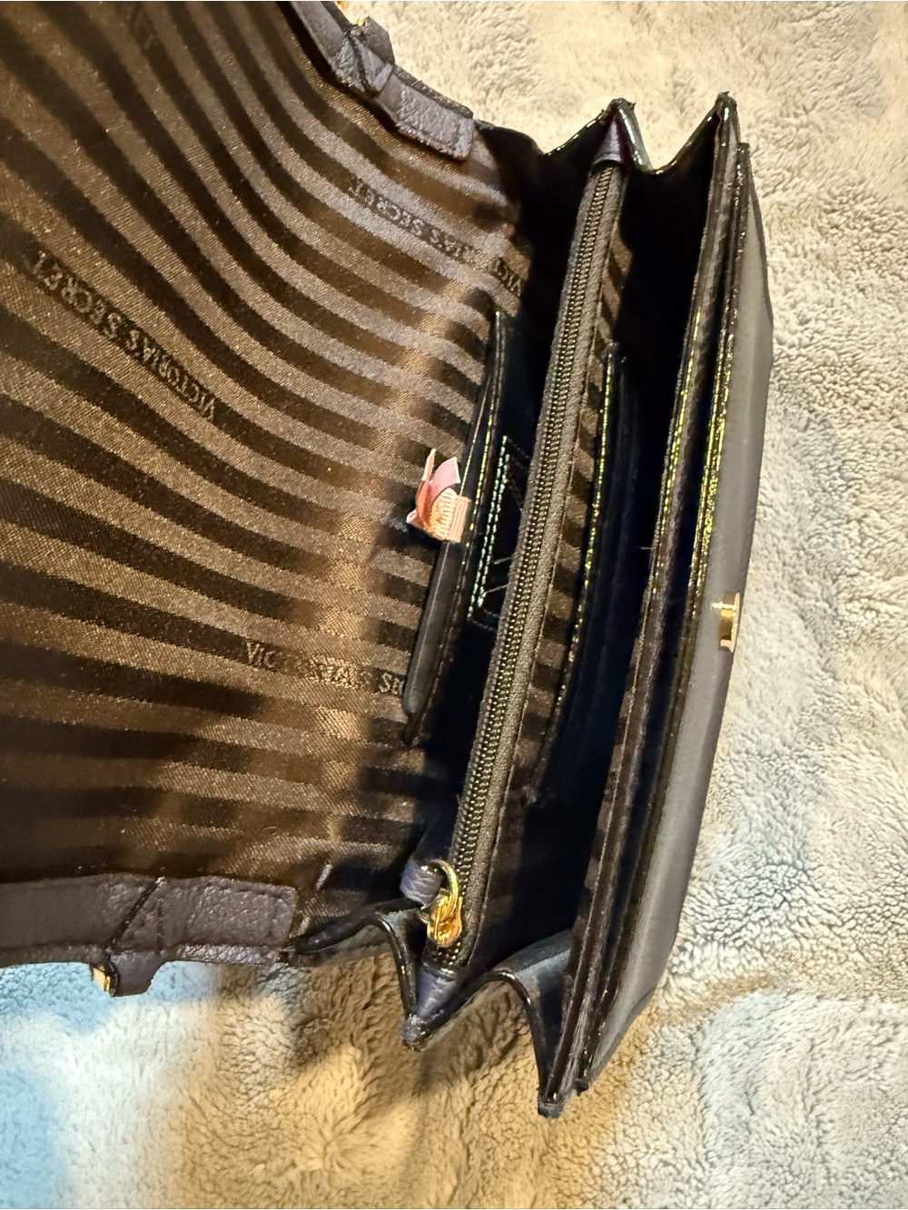 VICTORIA SECRET - Navy Clutch - Picture 5 of 6